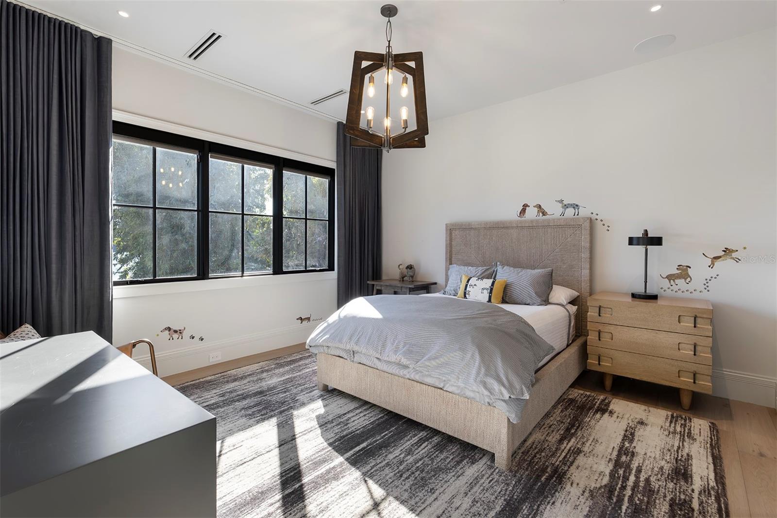 Image 28 of 47 For 1920 Lakeside Drive