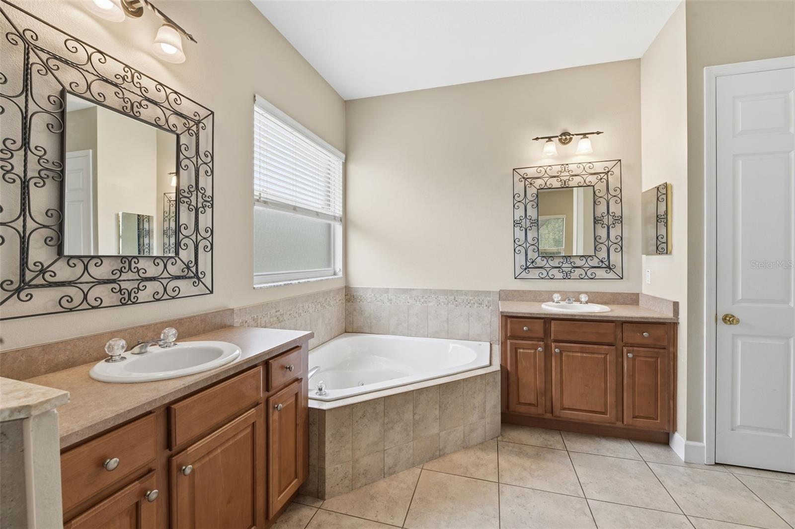 Image 24 of 36 For 609 Renner Road