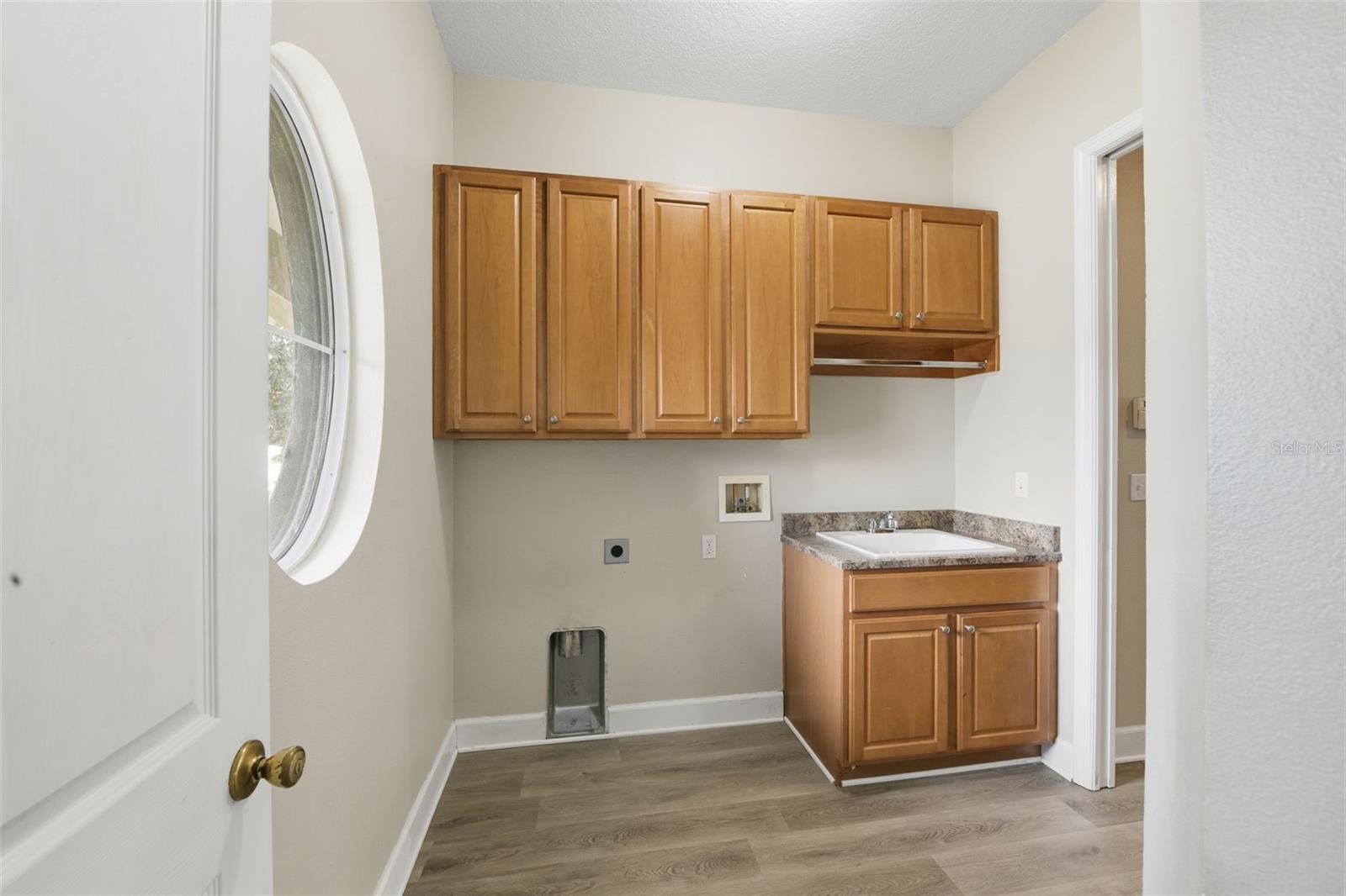 Image 28 of 36 For 609 Renner Road