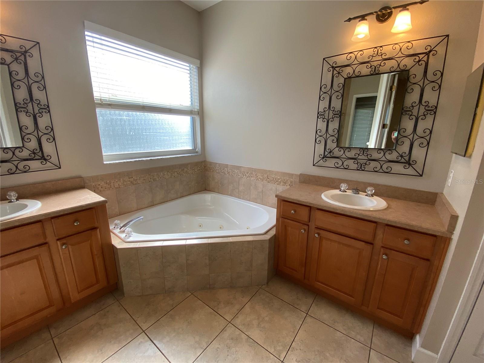 Image 5 of 36 For 609 Renner Road