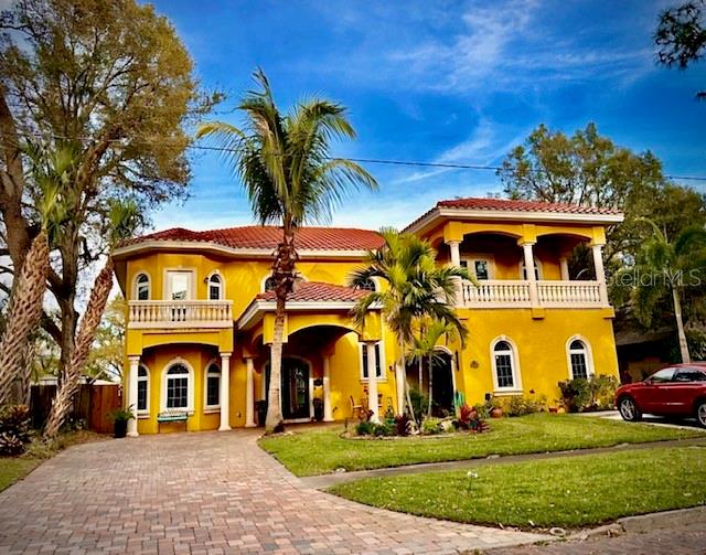 Listing Details for 911 Jungle Avenue N, ST PETERSBURG, FL 33710