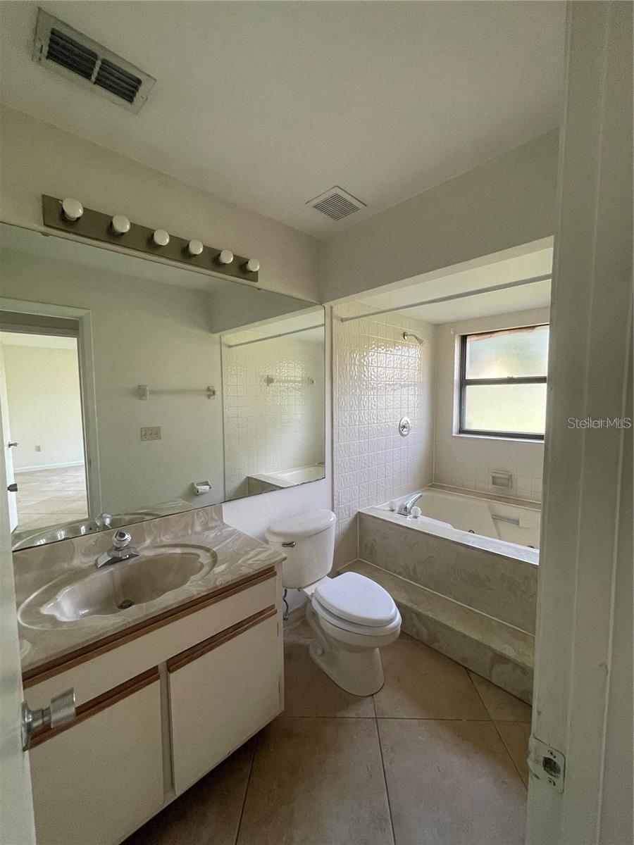 Image 14 of 15 For 3100 Semoran Boulevard 11