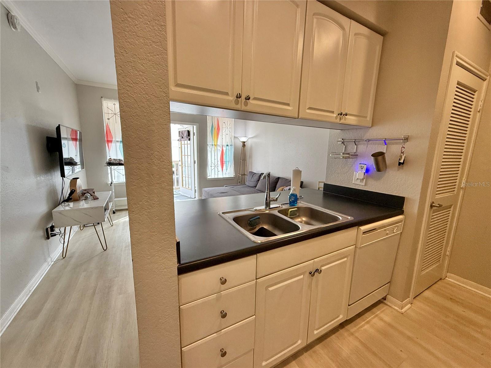 Image 13 of 42 For 860 Orange Avenue 217