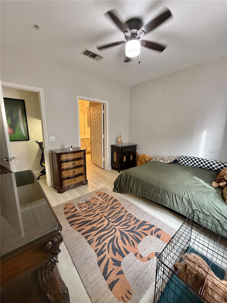 Image 17 of 42 For 860 Orange Avenue 217