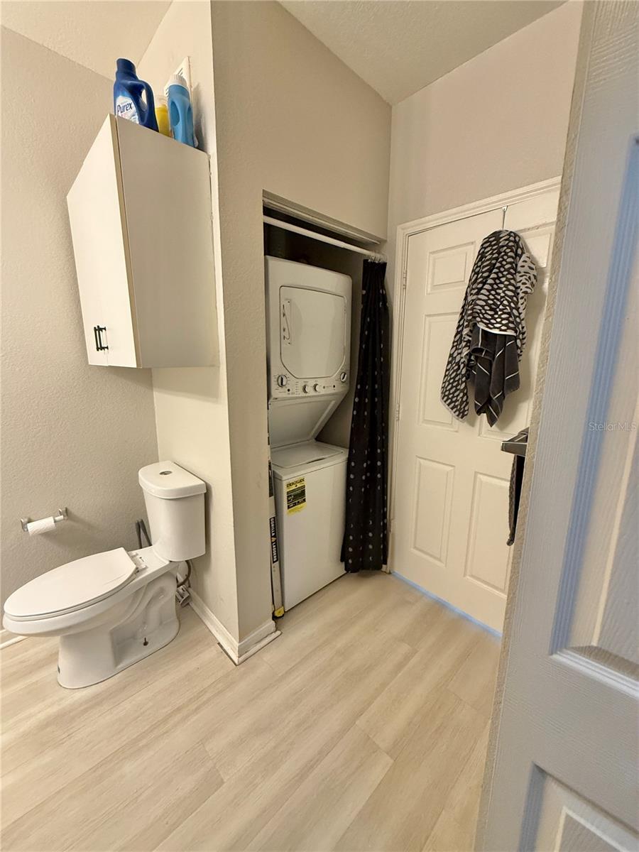 Image 23 of 42 For 860 Orange Avenue 217