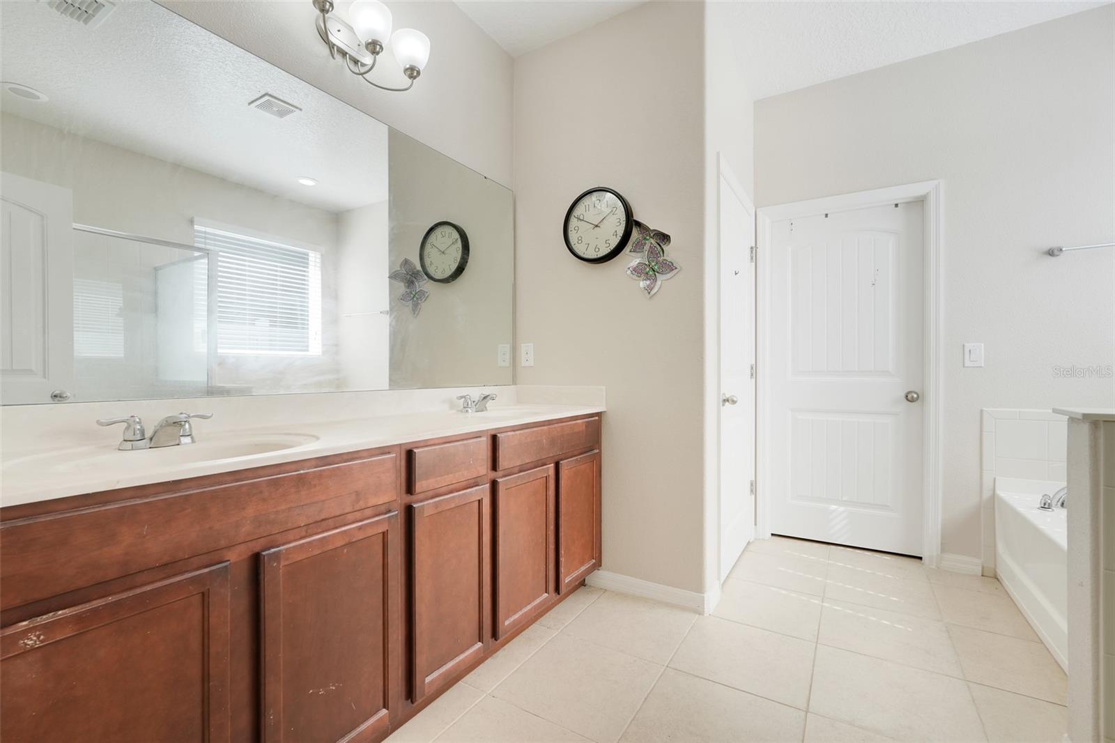 Image 19 of 36 For 13506 Silver Strand Falls Drive