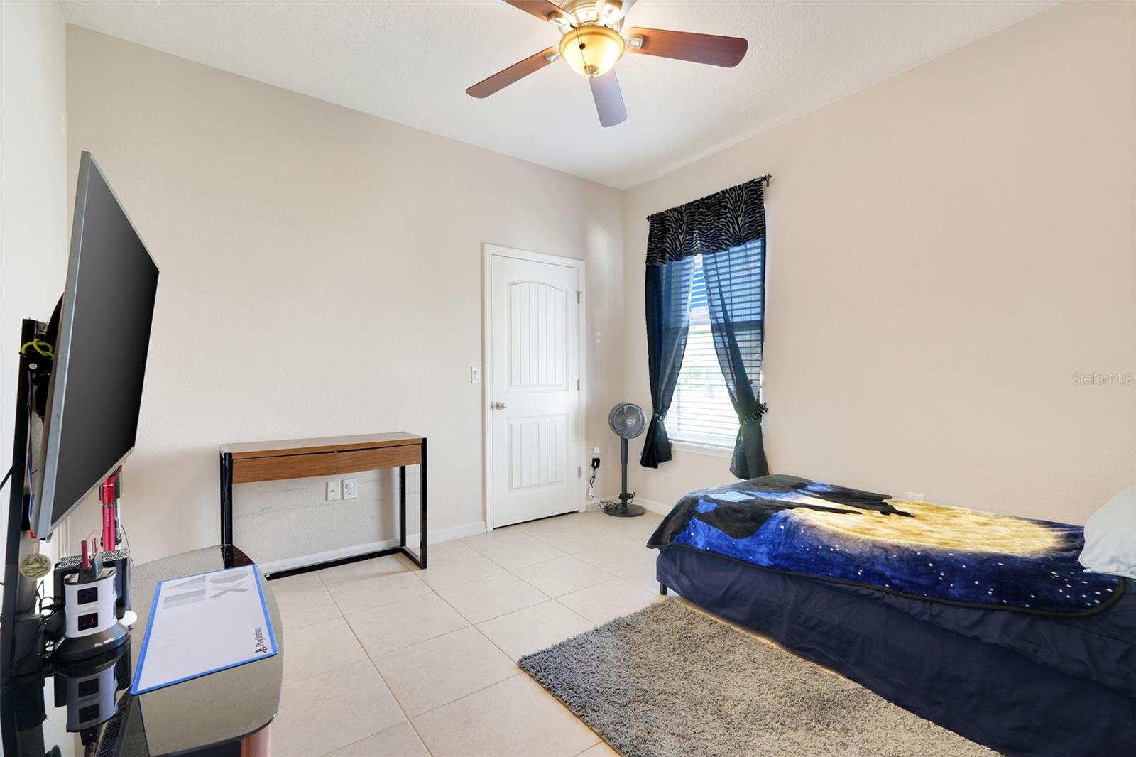 Image 27 of 36 For 13506 Silver Strand Falls Drive