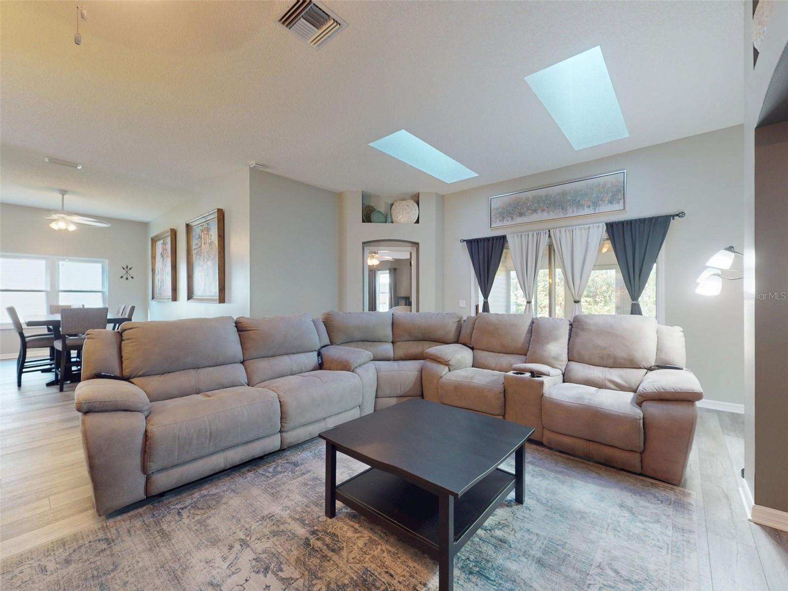 Image 10 of 56 For 714 Del Rosario Street