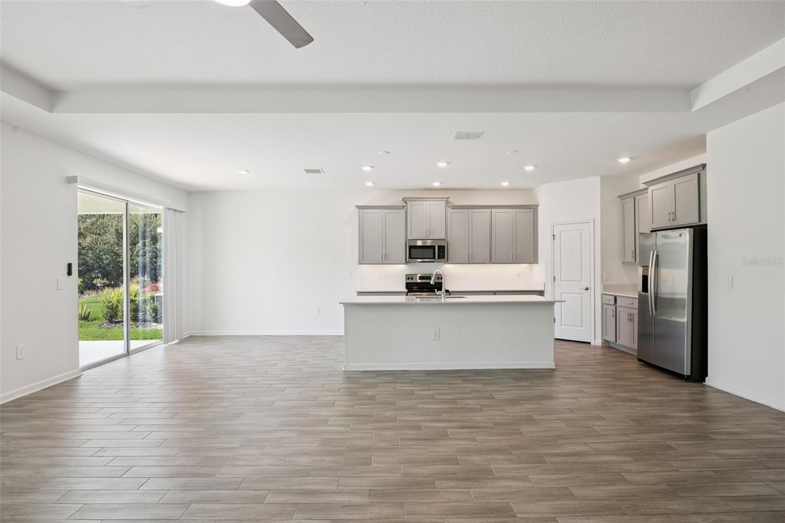 Image 11 of 41 For 6298 Lakepine Street