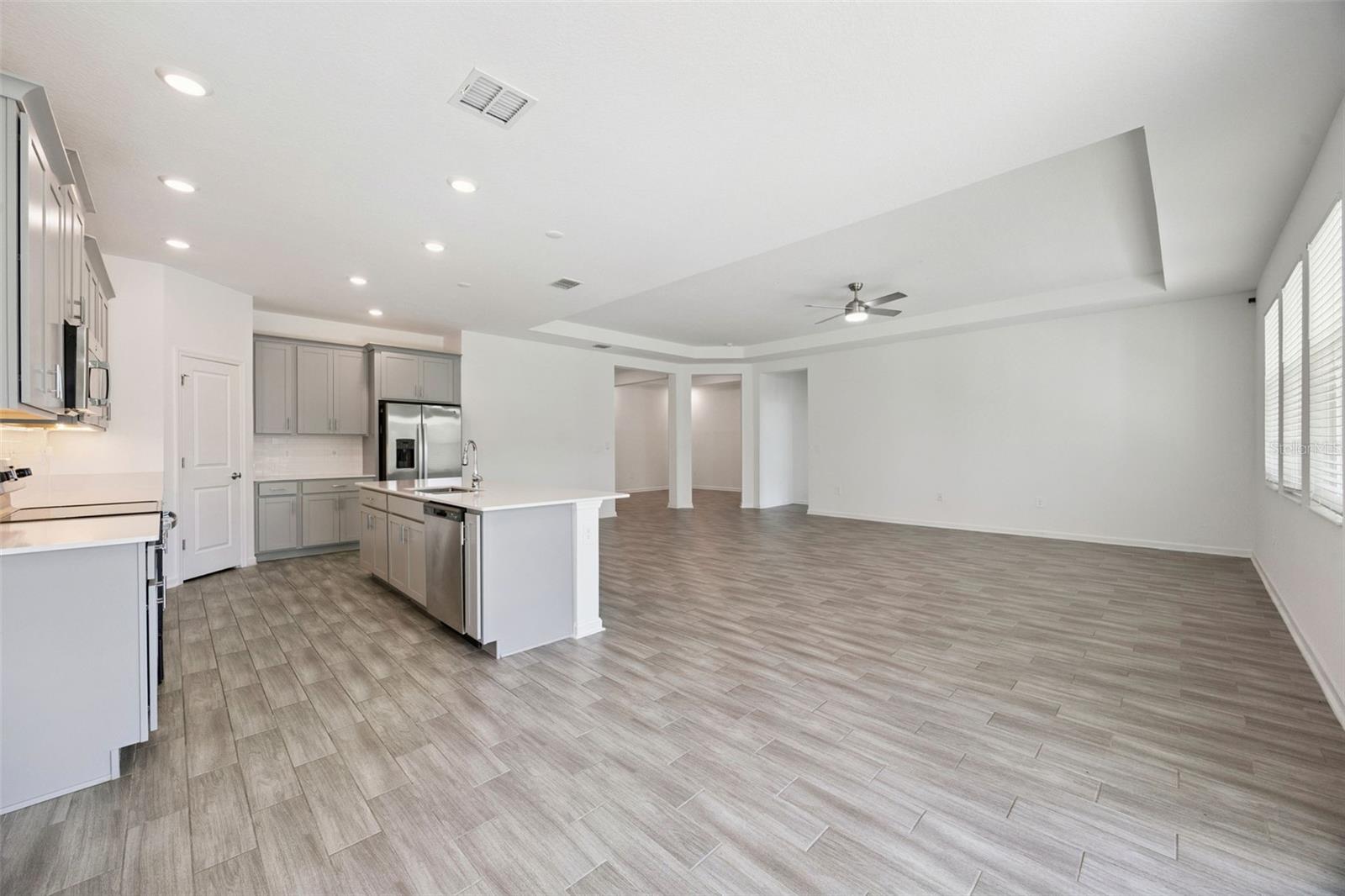 Image 13 of 41 For 6298 Lakepine Street