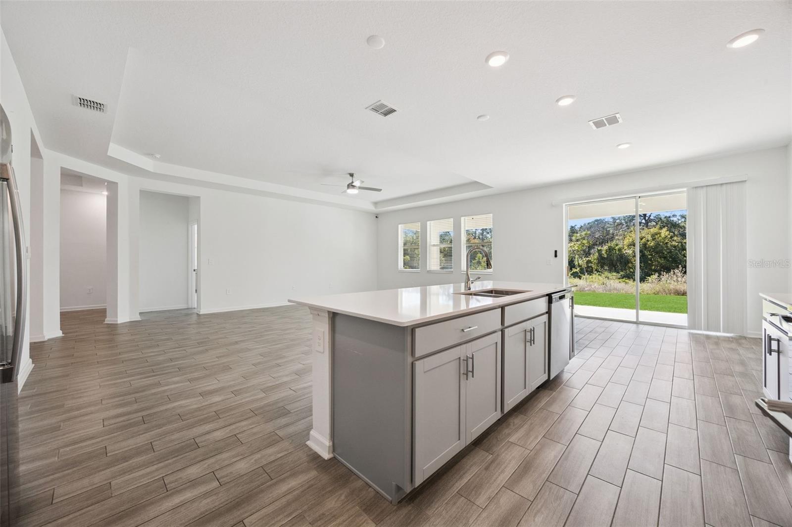 Image 14 of 41 For 6298 Lakepine Street