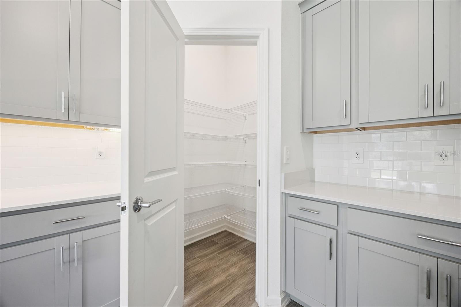 Image 17 of 41 For 6298 Lakepine Street