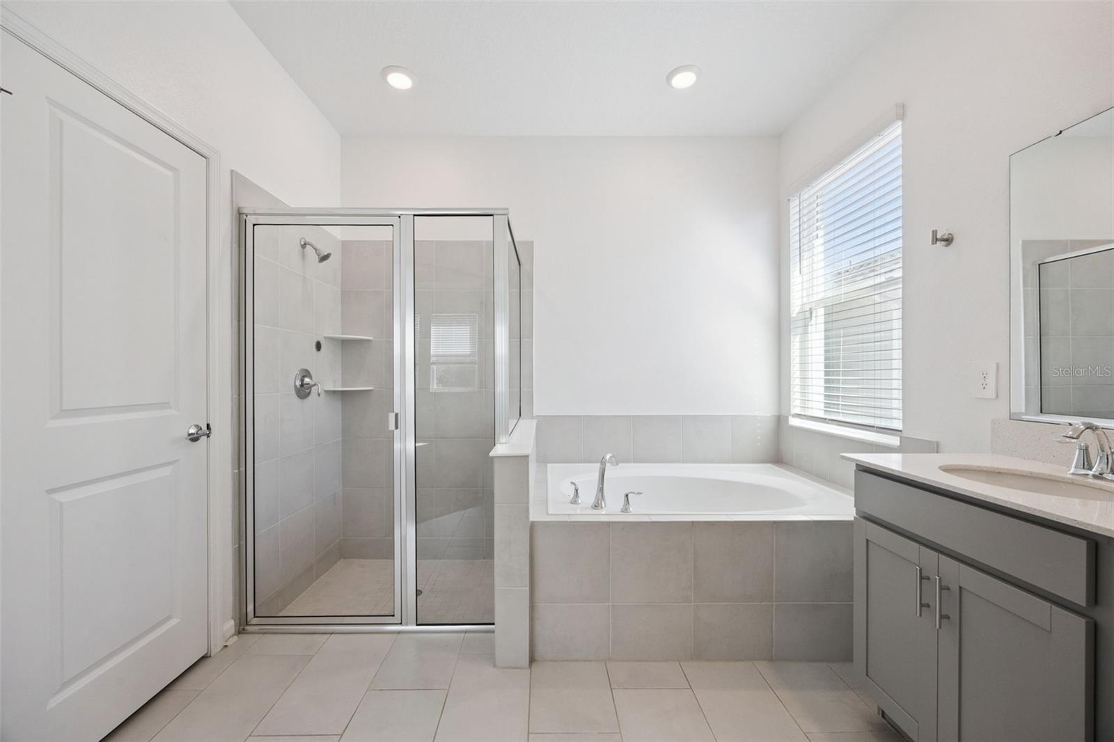 Image 21 of 41 For 6298 Lakepine Street