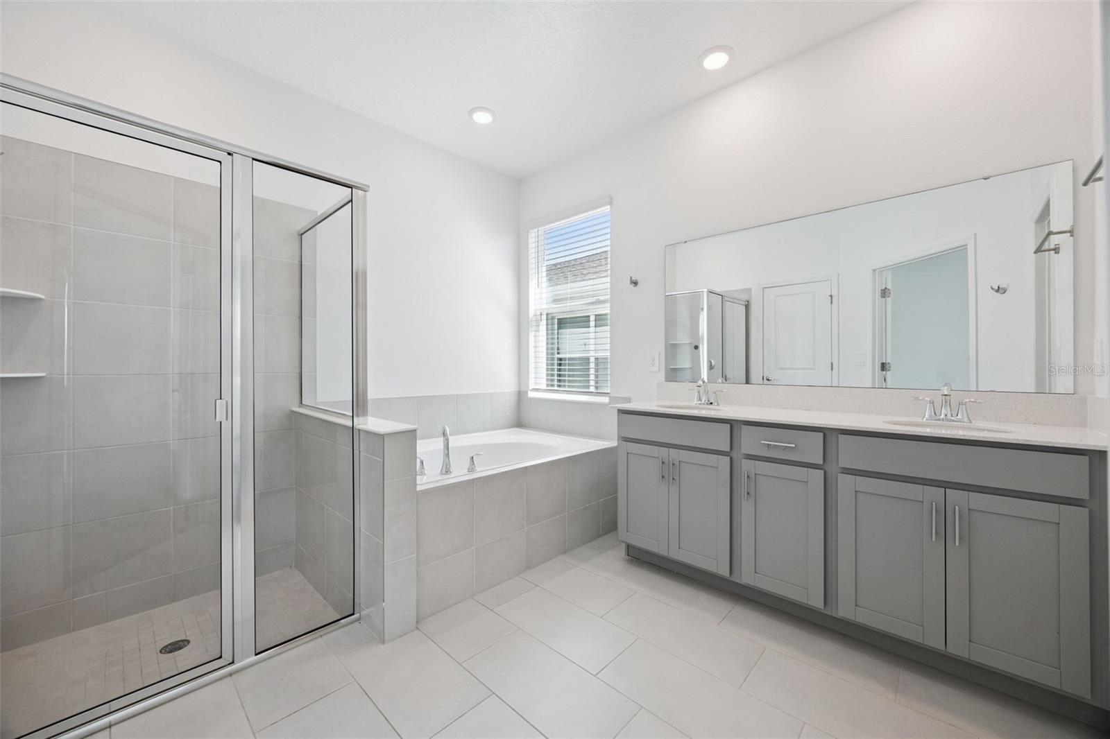 Image 22 of 41 For 6298 Lakepine Street