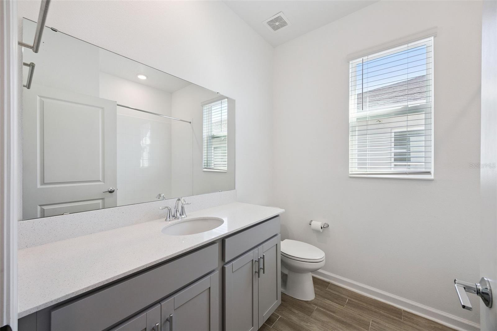 Image 29 of 41 For 6298 Lakepine Street