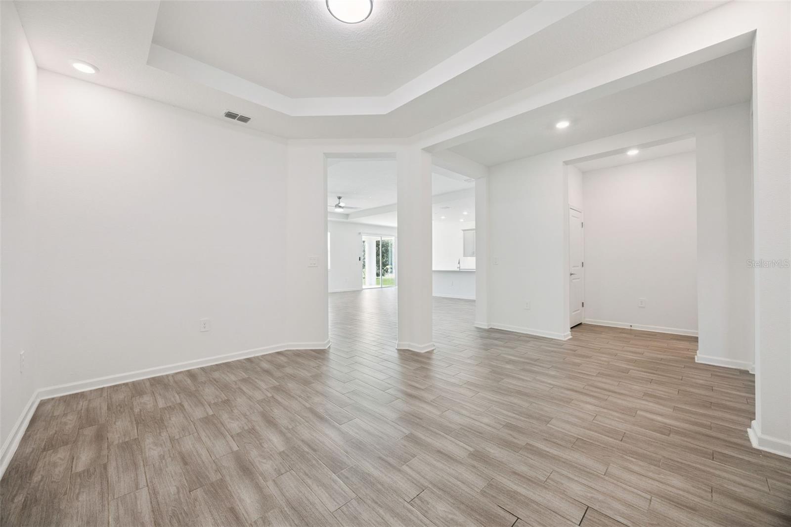 Image 5 of 41 For 6298 Lakepine Street