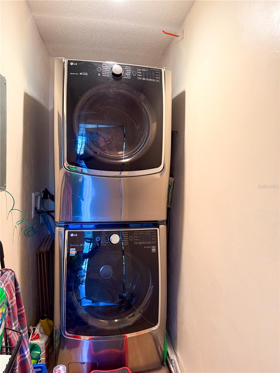 Image 17 of 22 For 2724 Candlewood Court