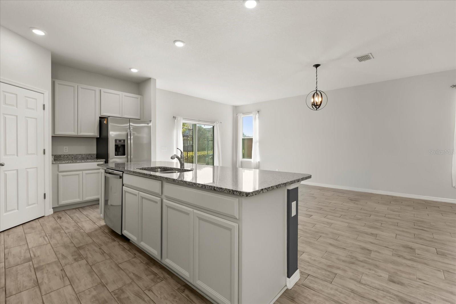 Image 12 of 40 For 170 Aberdeen Street