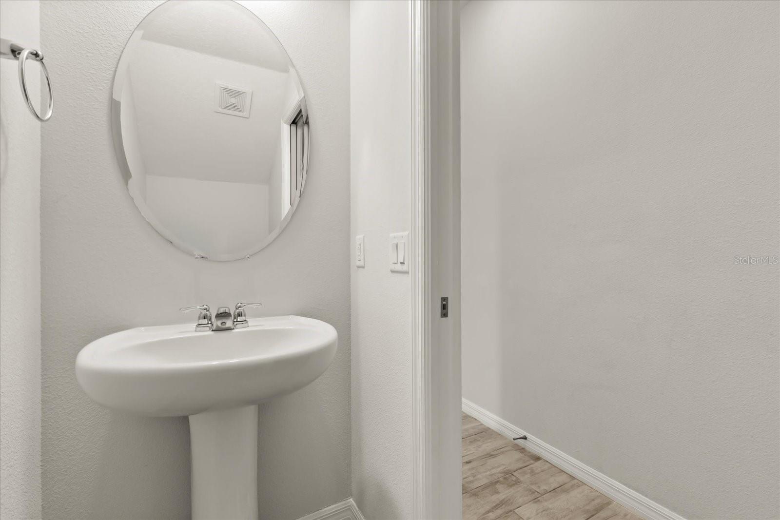 Image 32 of 40 For 170 Aberdeen Street