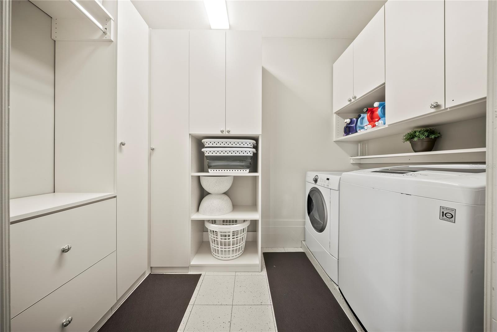 Image 42 of 100 For 5558 Brookline Drive