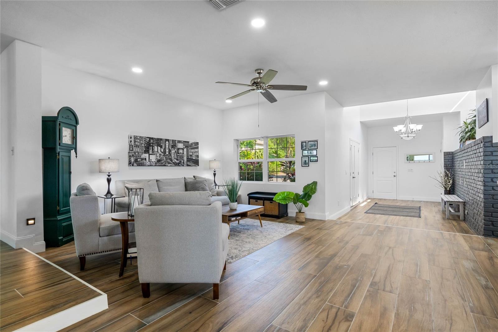 Image 12 of 99 For 13830 Lake Mary Jane Road