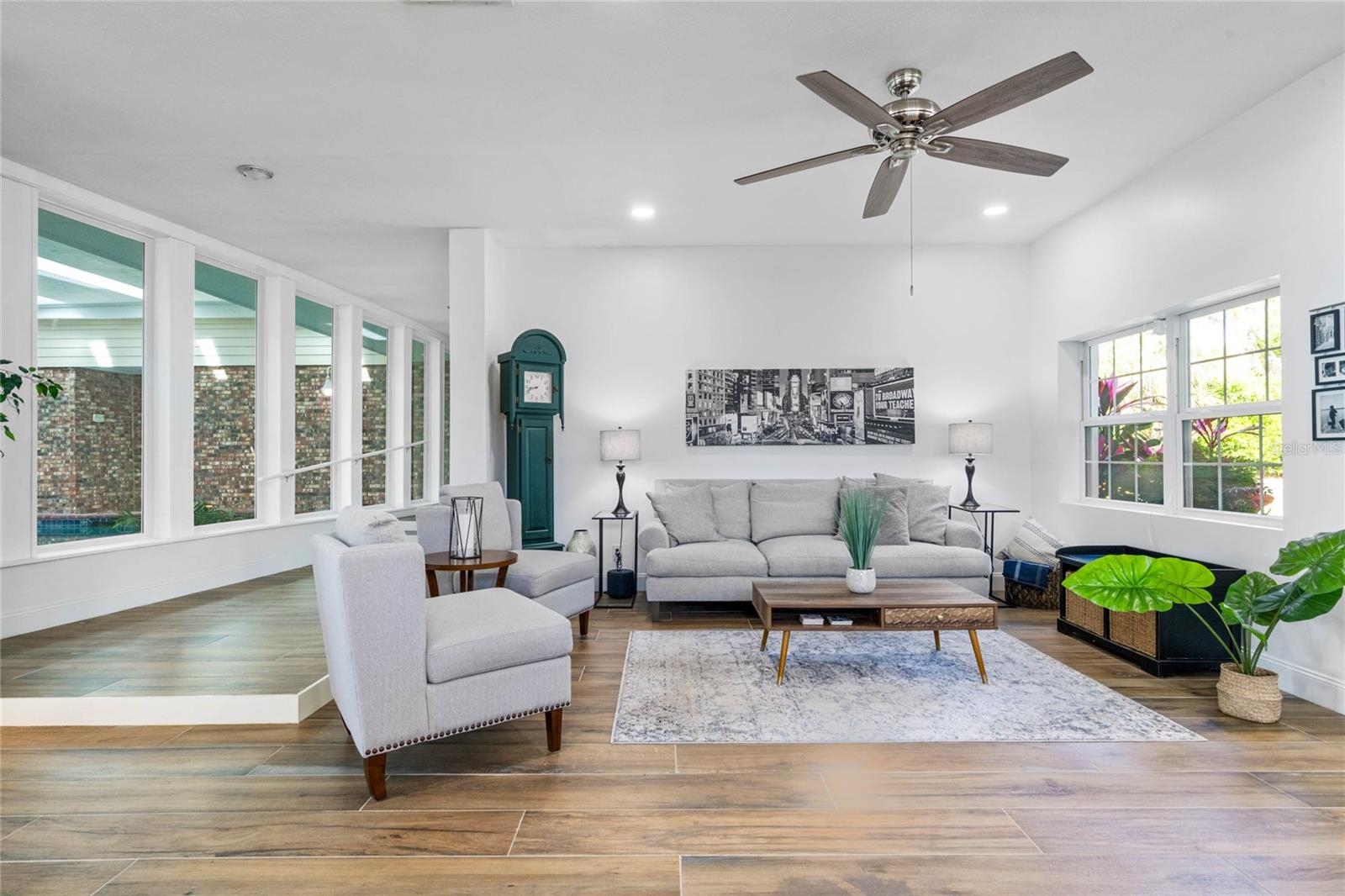 Image 13 of 99 For 13830 Lake Mary Jane Road