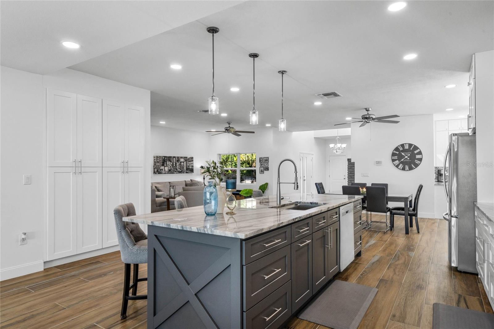 Image 18 of 99 For 13830 Lake Mary Jane Road