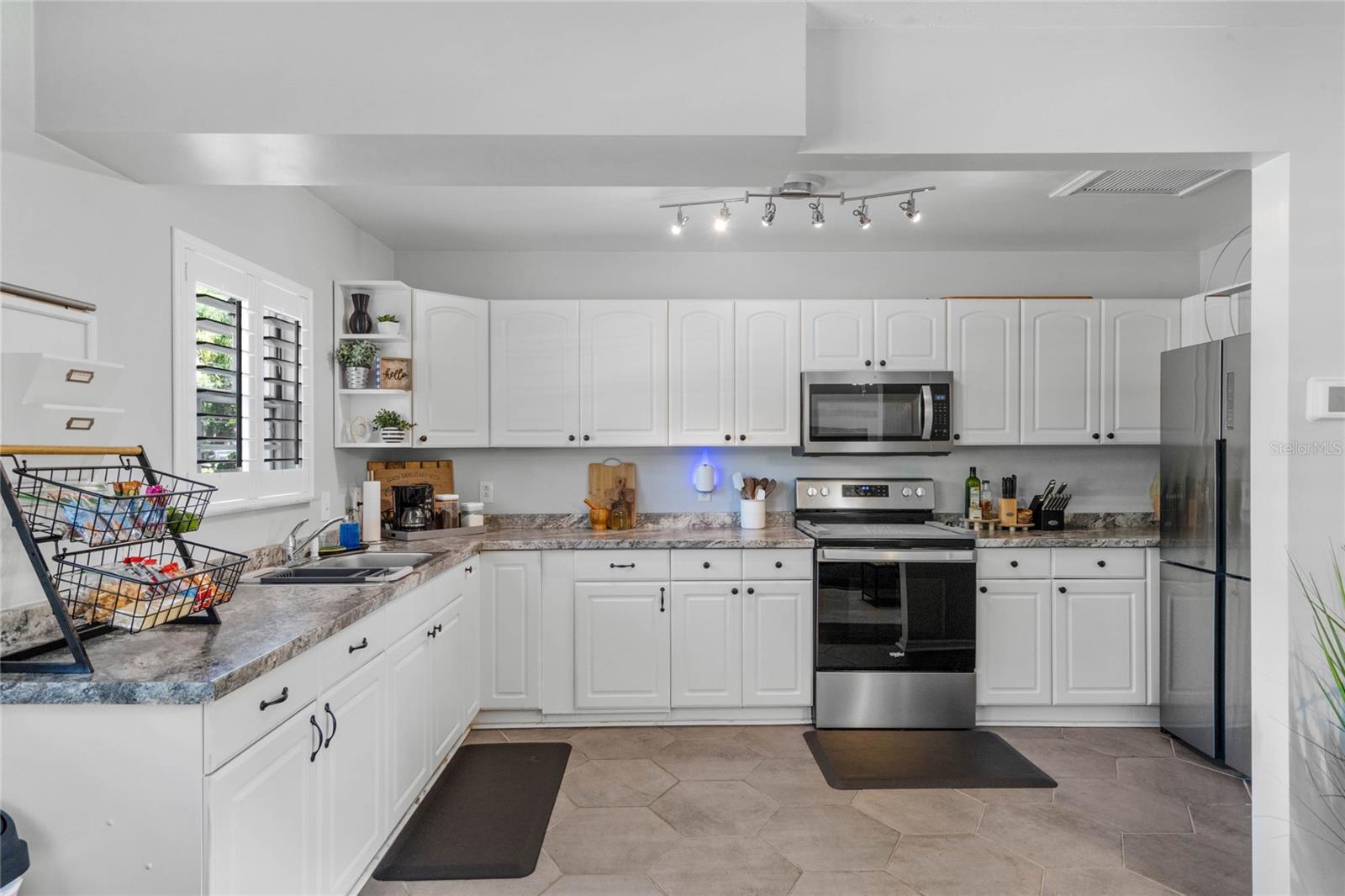 Image 62 of 99 For 13830 Lake Mary Jane Road