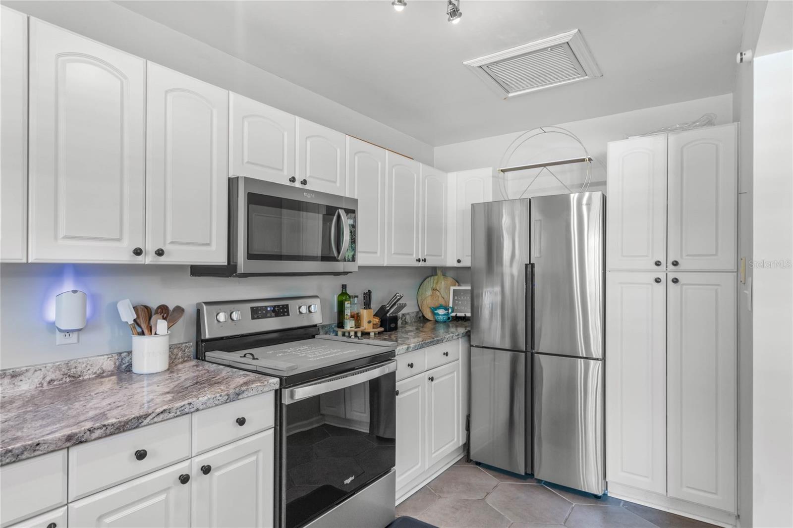 Image 63 of 99 For 13830 Lake Mary Jane Road