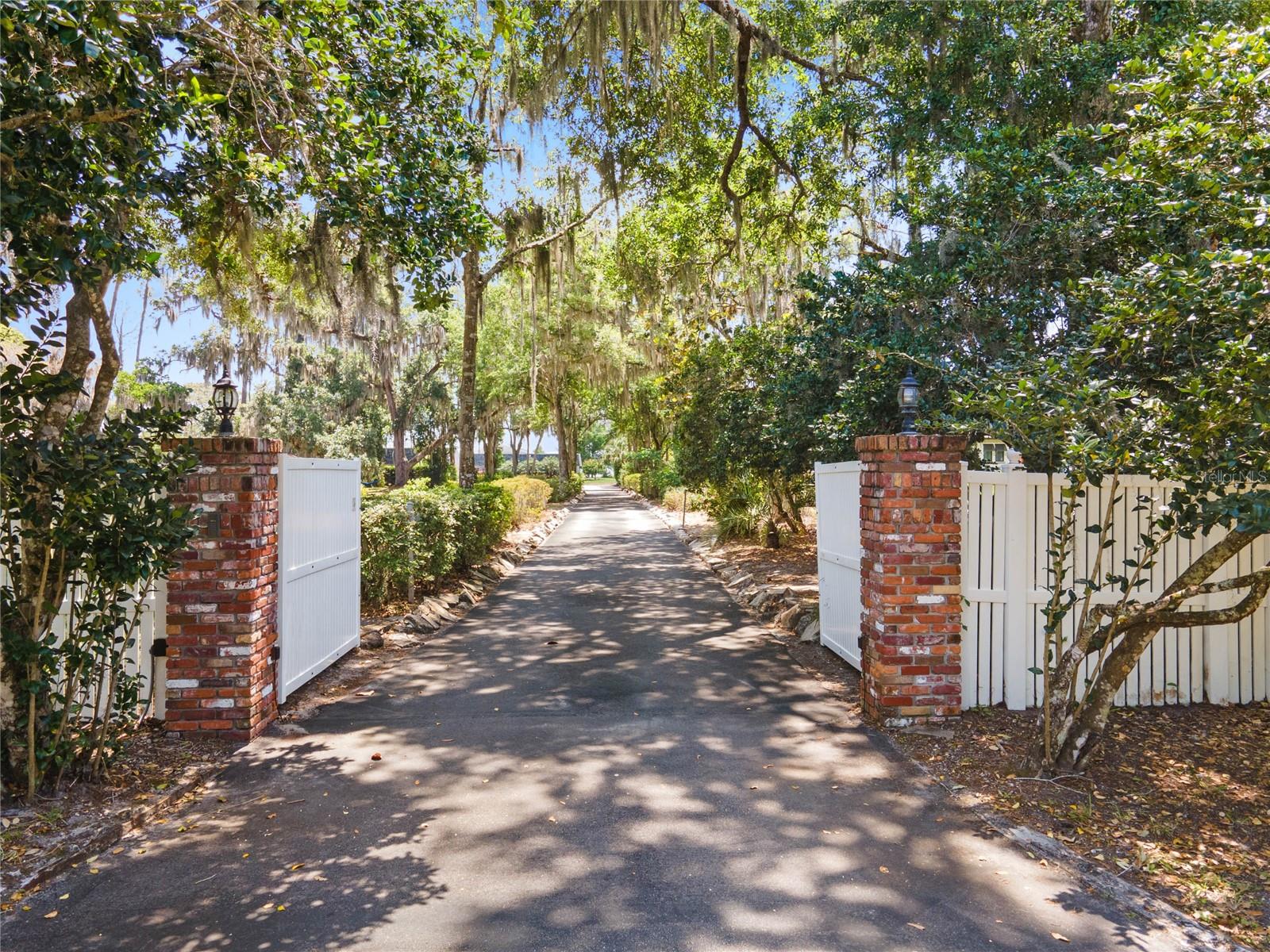 Image 73 of 99 For 13830 Lake Mary Jane Road