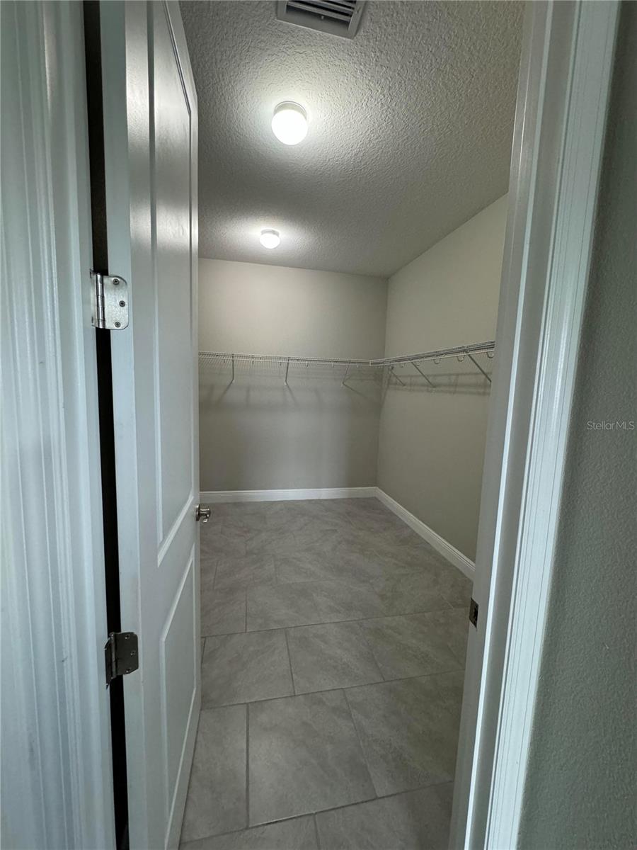 Image 26 of 39 For 1315 Yorkshire Court