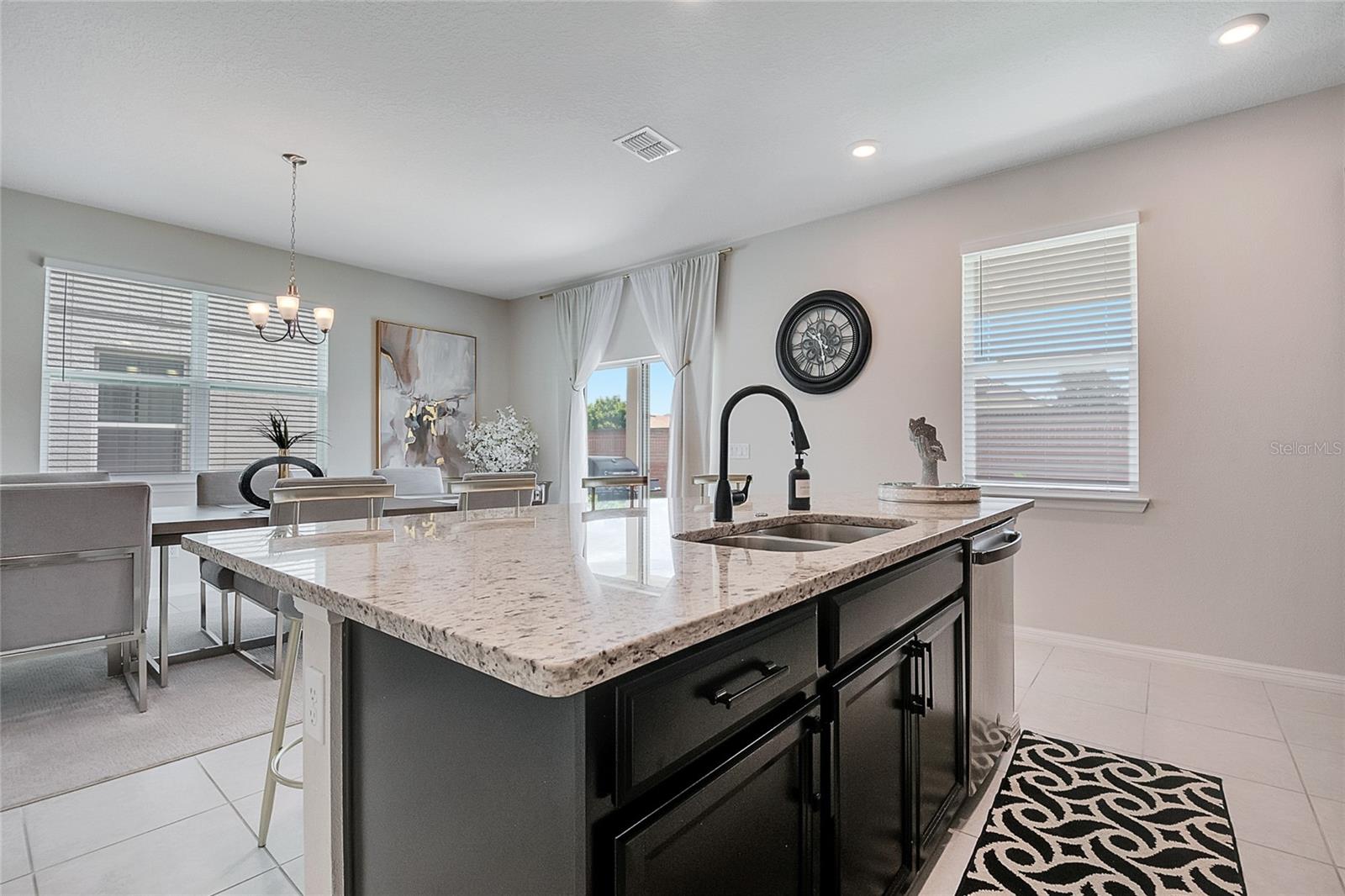 Image 12 of 47 For 166 Aberdeen Street