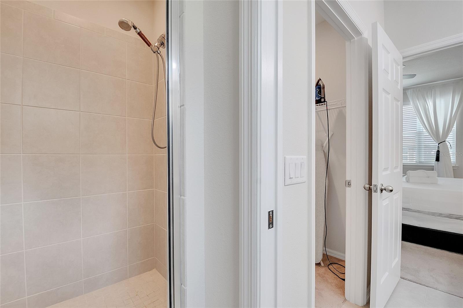 Image 33 of 47 For 166 Aberdeen Street