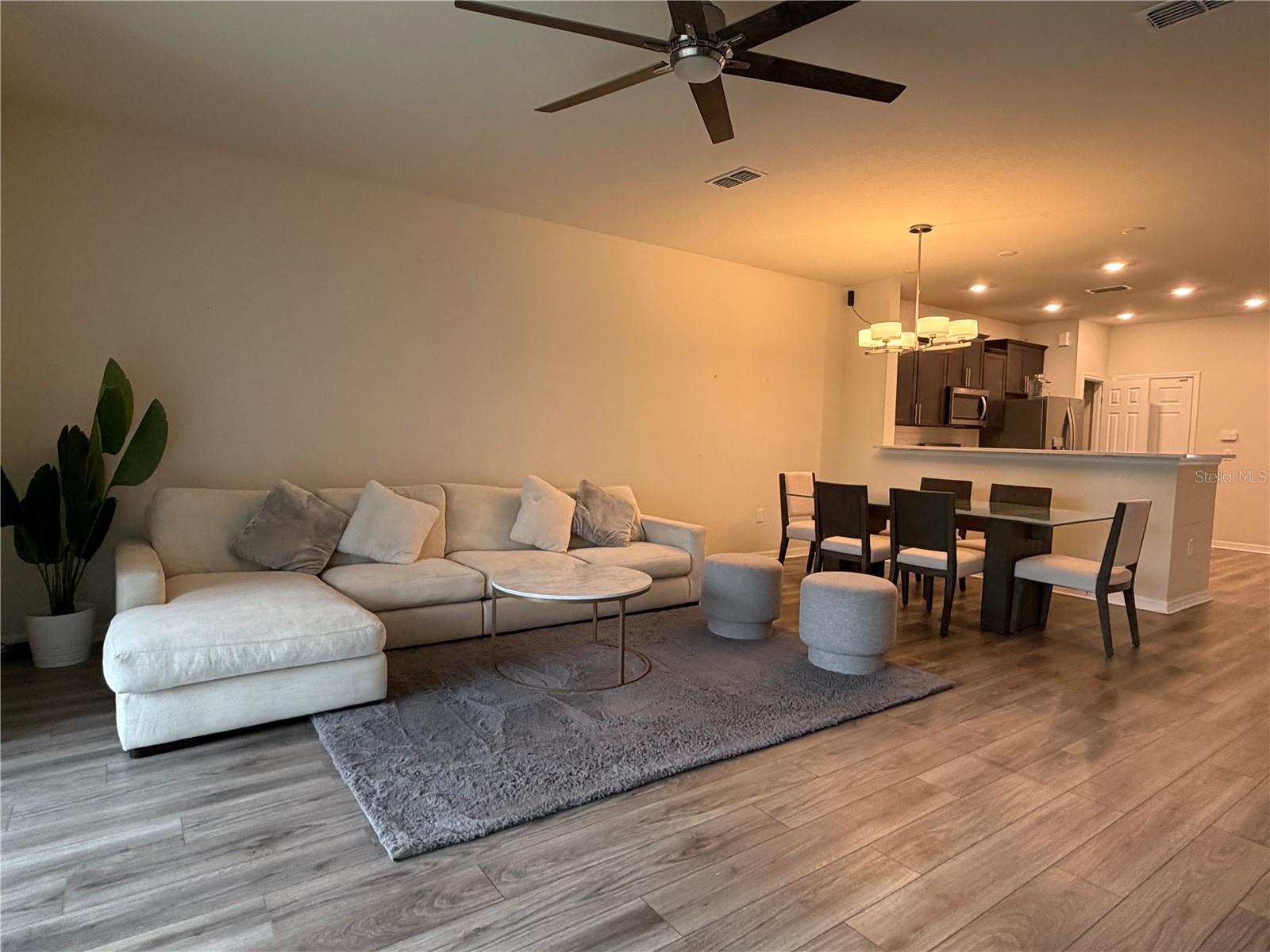 Image 6 of 27 For 3833 Plainview Drive