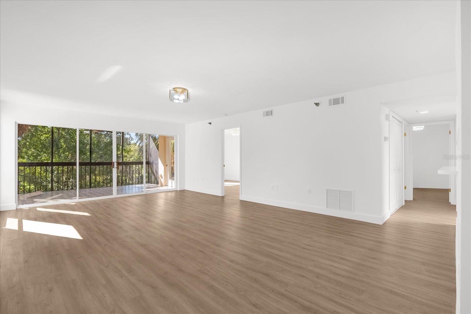 Image 10 of 30 For 206 Quayside Circle 404