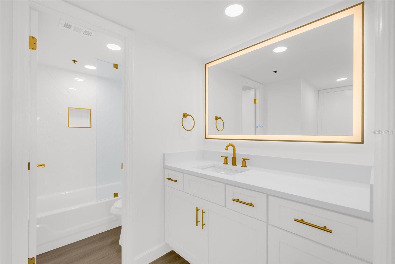 Image 19 of 30 For 206 Quayside Circle 404