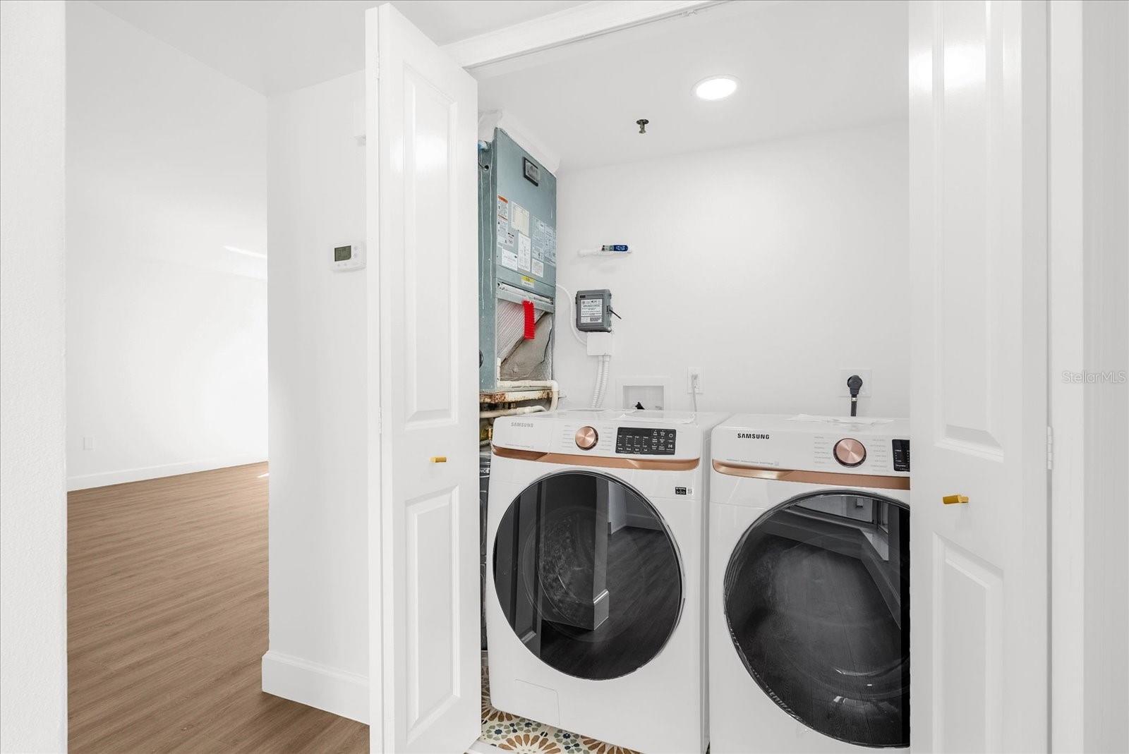 Image 21 of 30 For 206 Quayside Circle 404