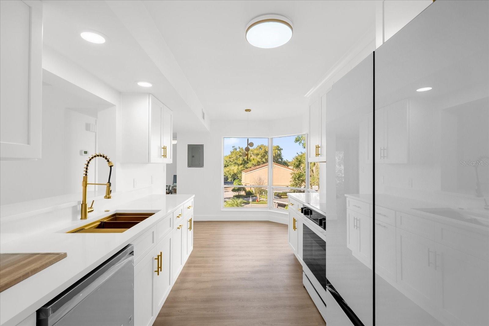 Image 4 of 30 For 206 Quayside Circle 404