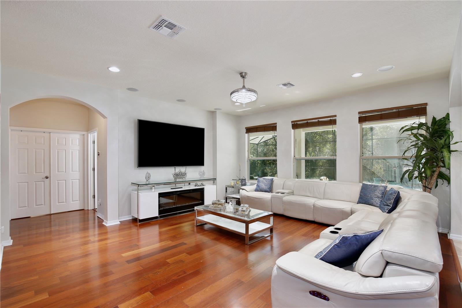 Image 13 of 65 For 450 Terravista Place