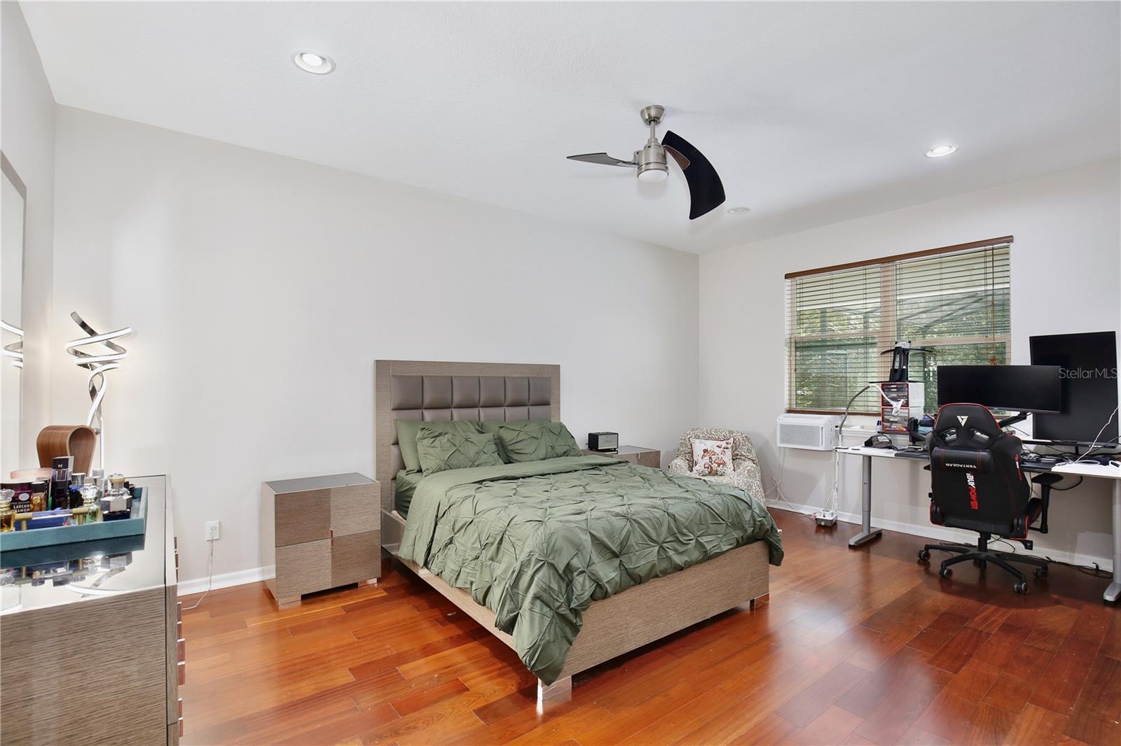 Image 16 of 65 For 450 Terravista Place