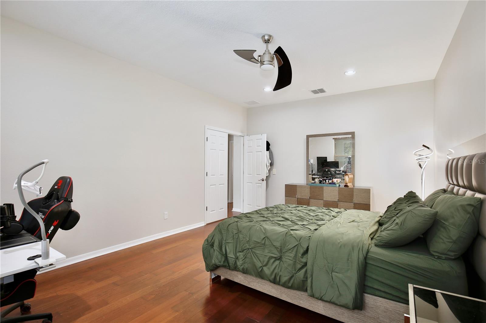 Image 17 of 65 For 450 Terravista Place