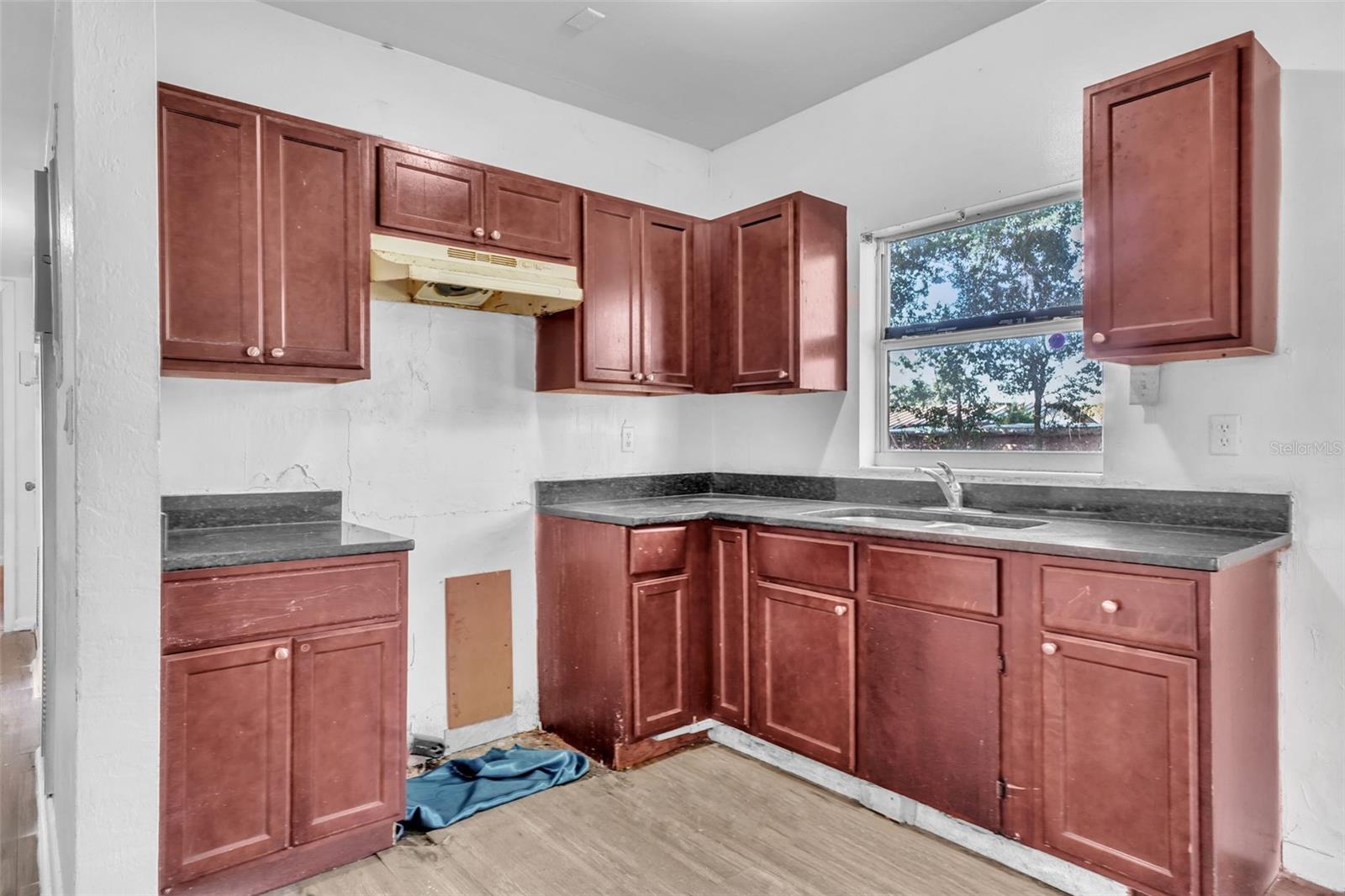 Image 13 of 27 For 6000 Harcourt Avenue