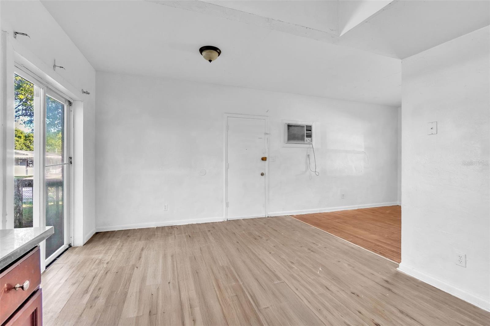 Image 15 of 27 For 6000 Harcourt Avenue