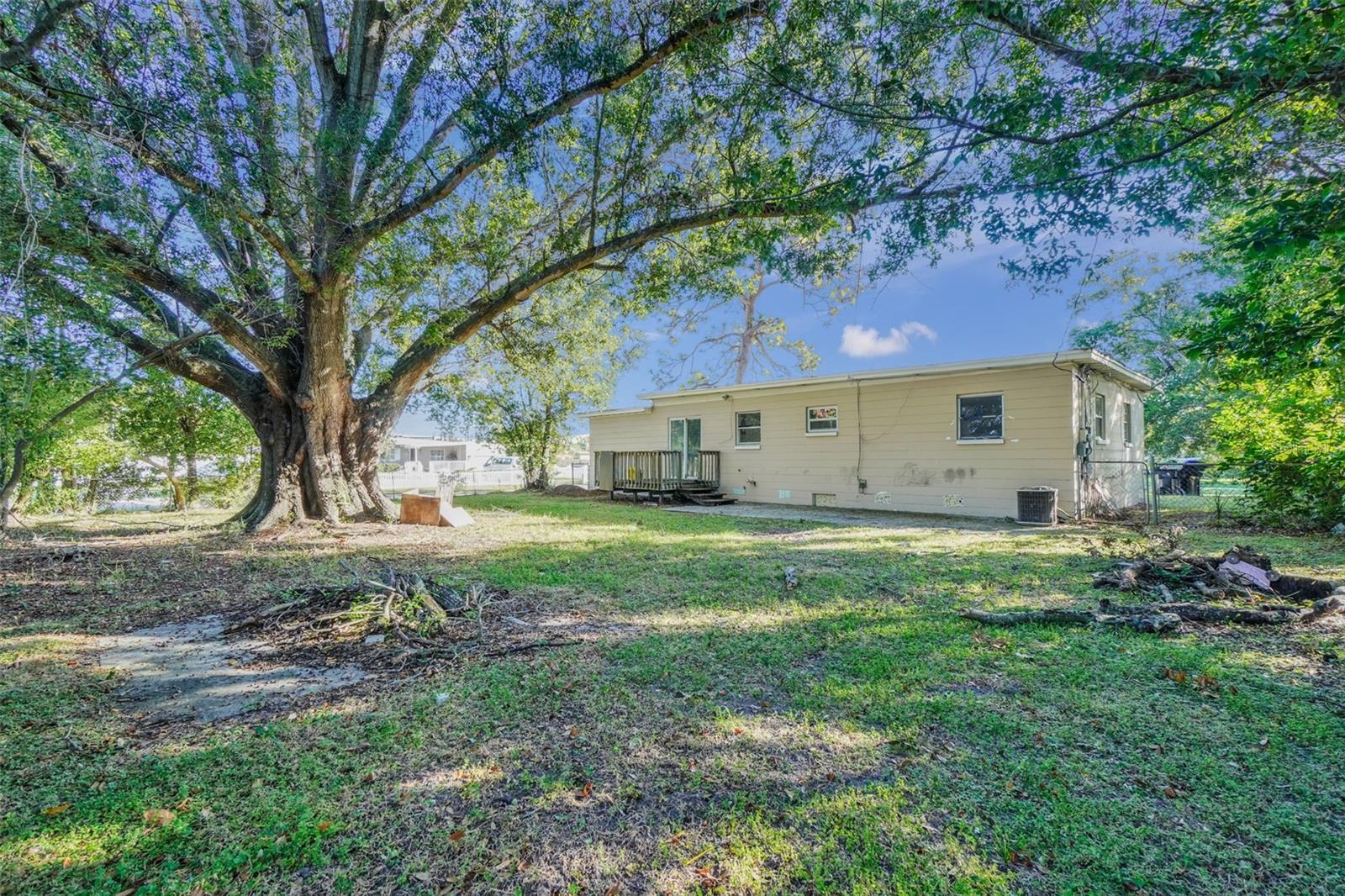 Image 6 of 27 For 6000 Harcourt Avenue