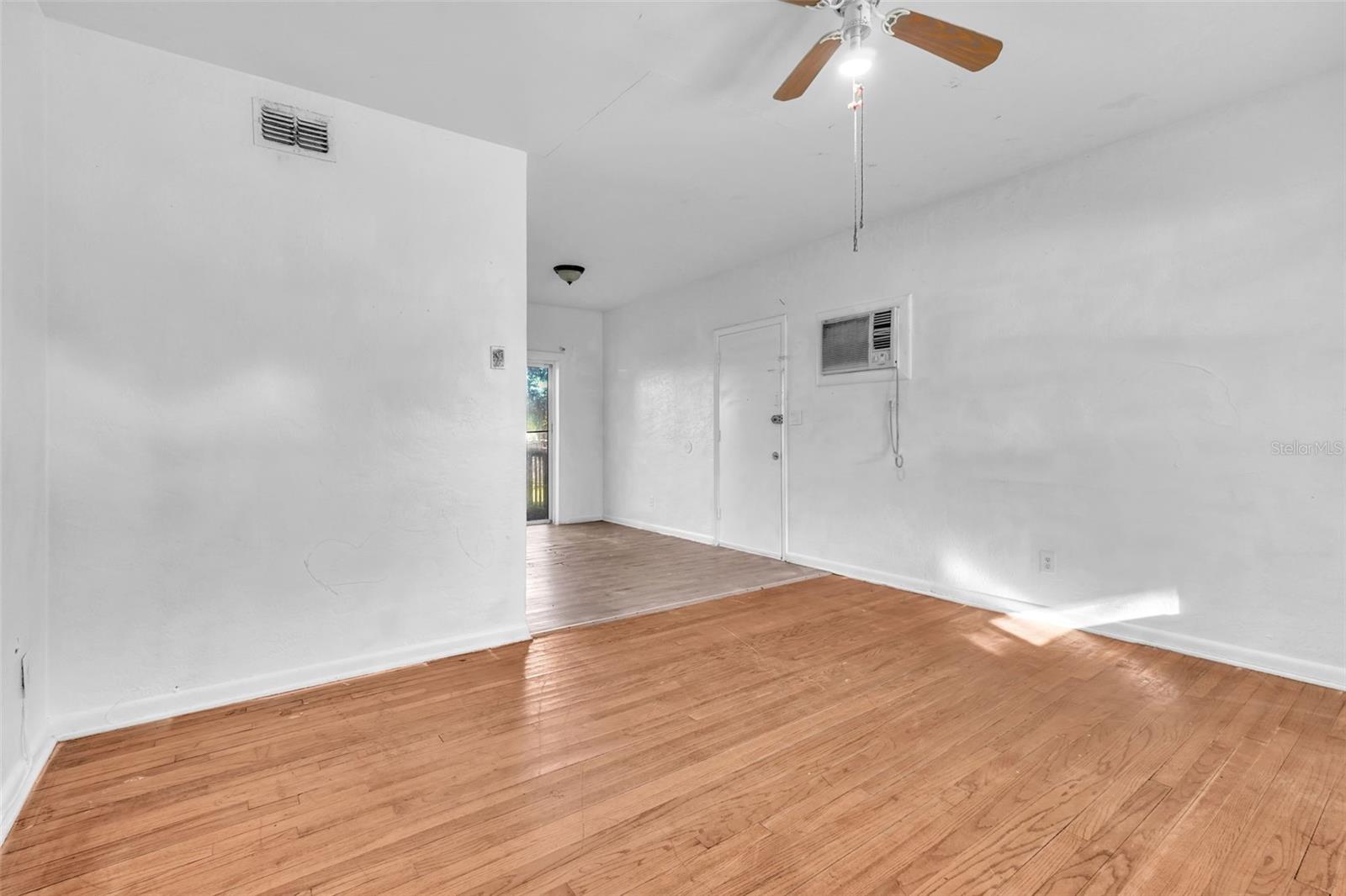 Image 9 of 27 For 6000 Harcourt Avenue