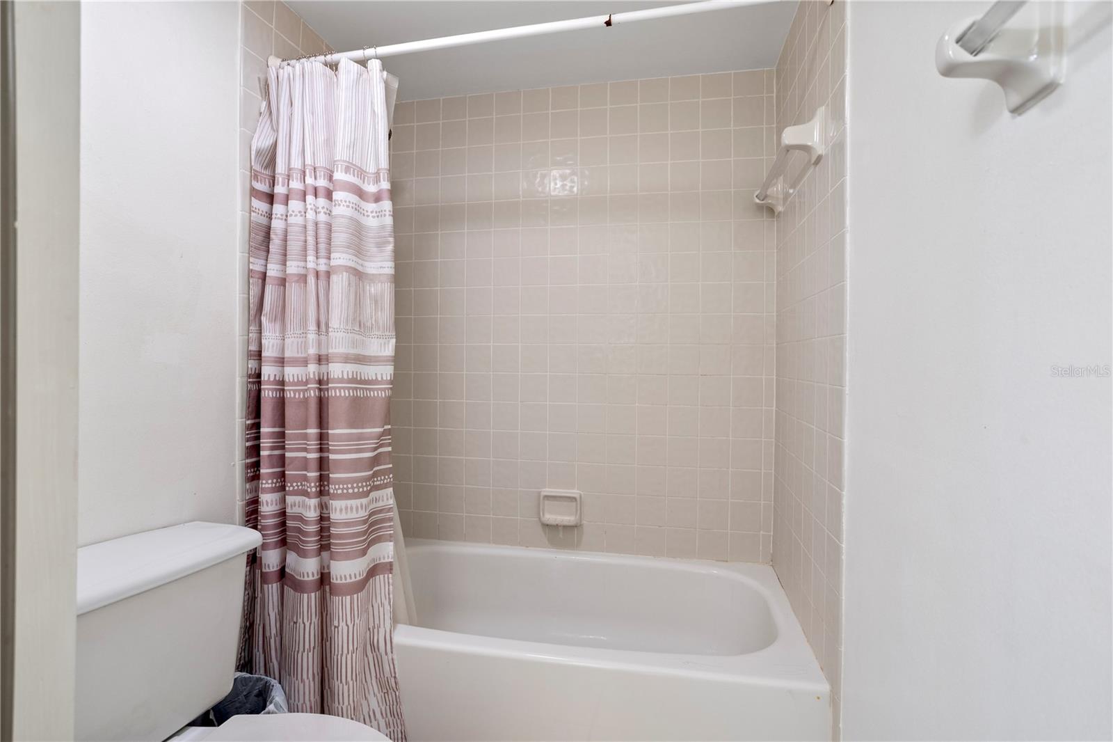 Image 18 of 25 For 5284 Willow Court 508