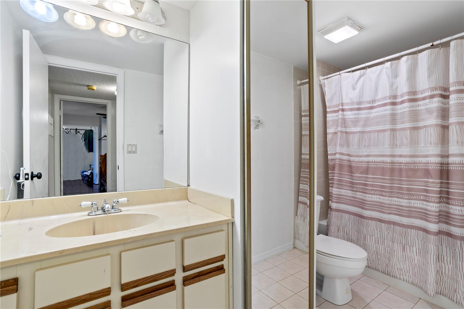 Image 19 of 25 For 5284 Willow Court 508