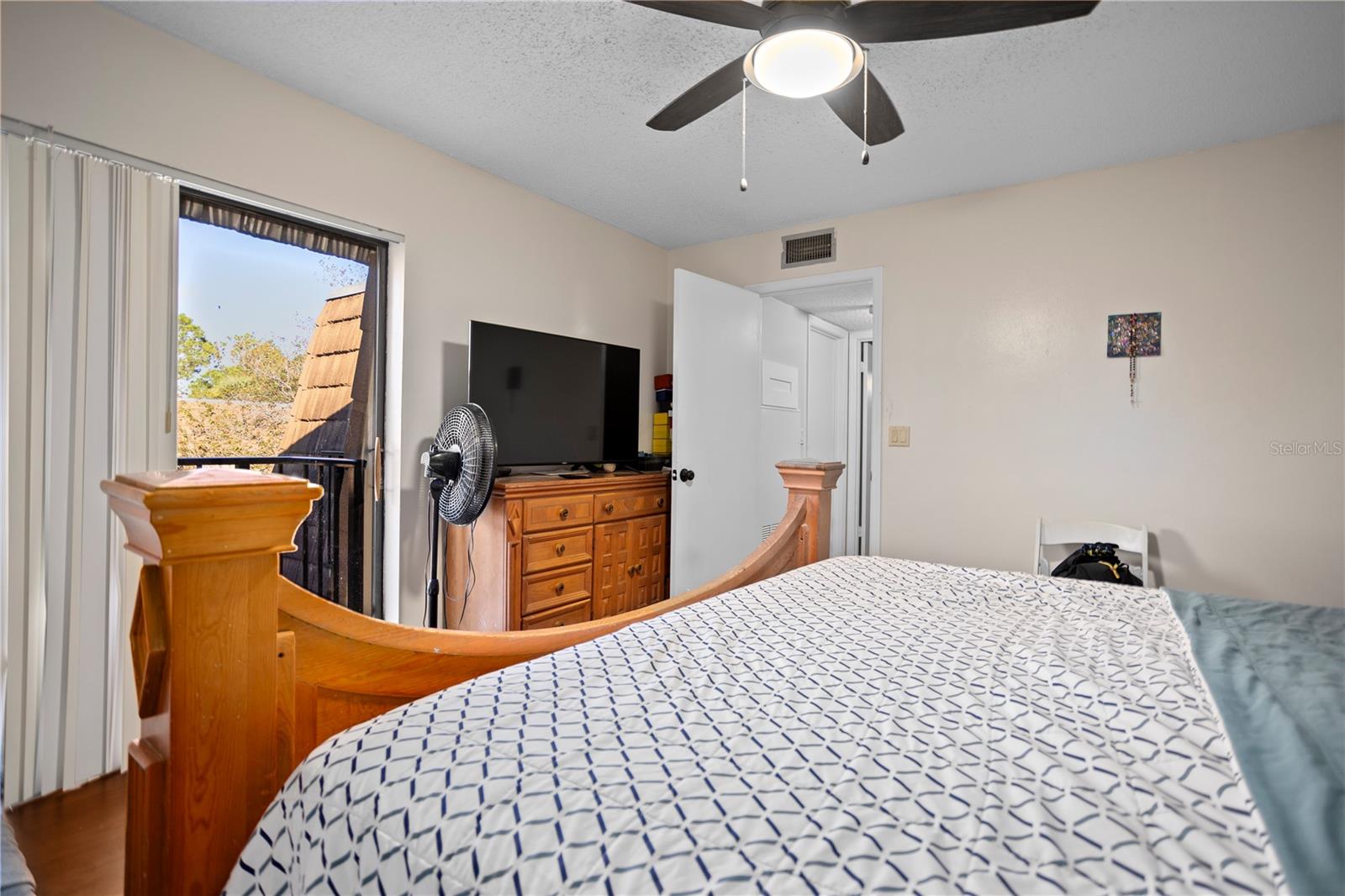 Image 9 of 25 For 5284 Willow Court 508