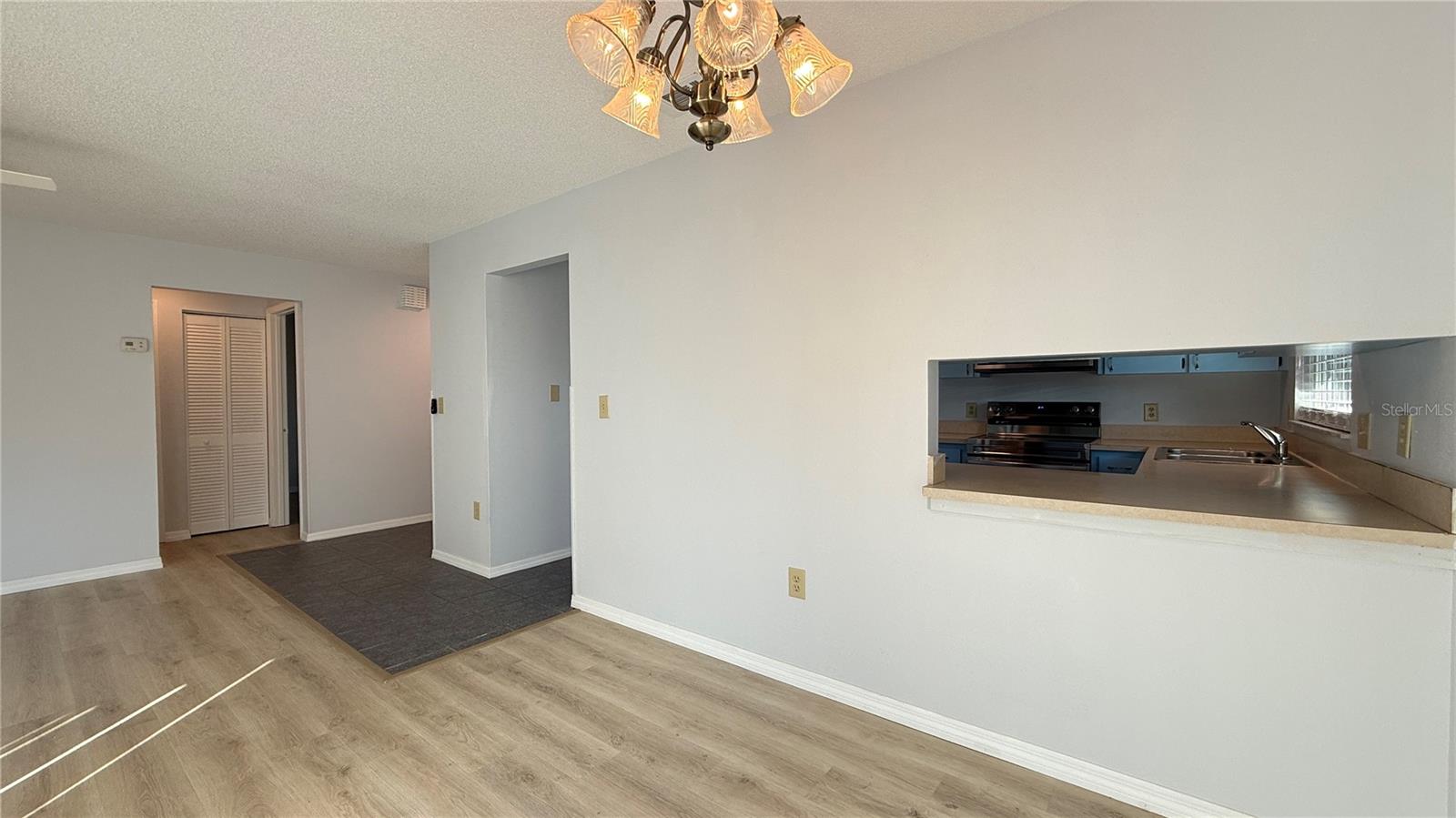 Image 10 of 32 For 555 Hunter Circle