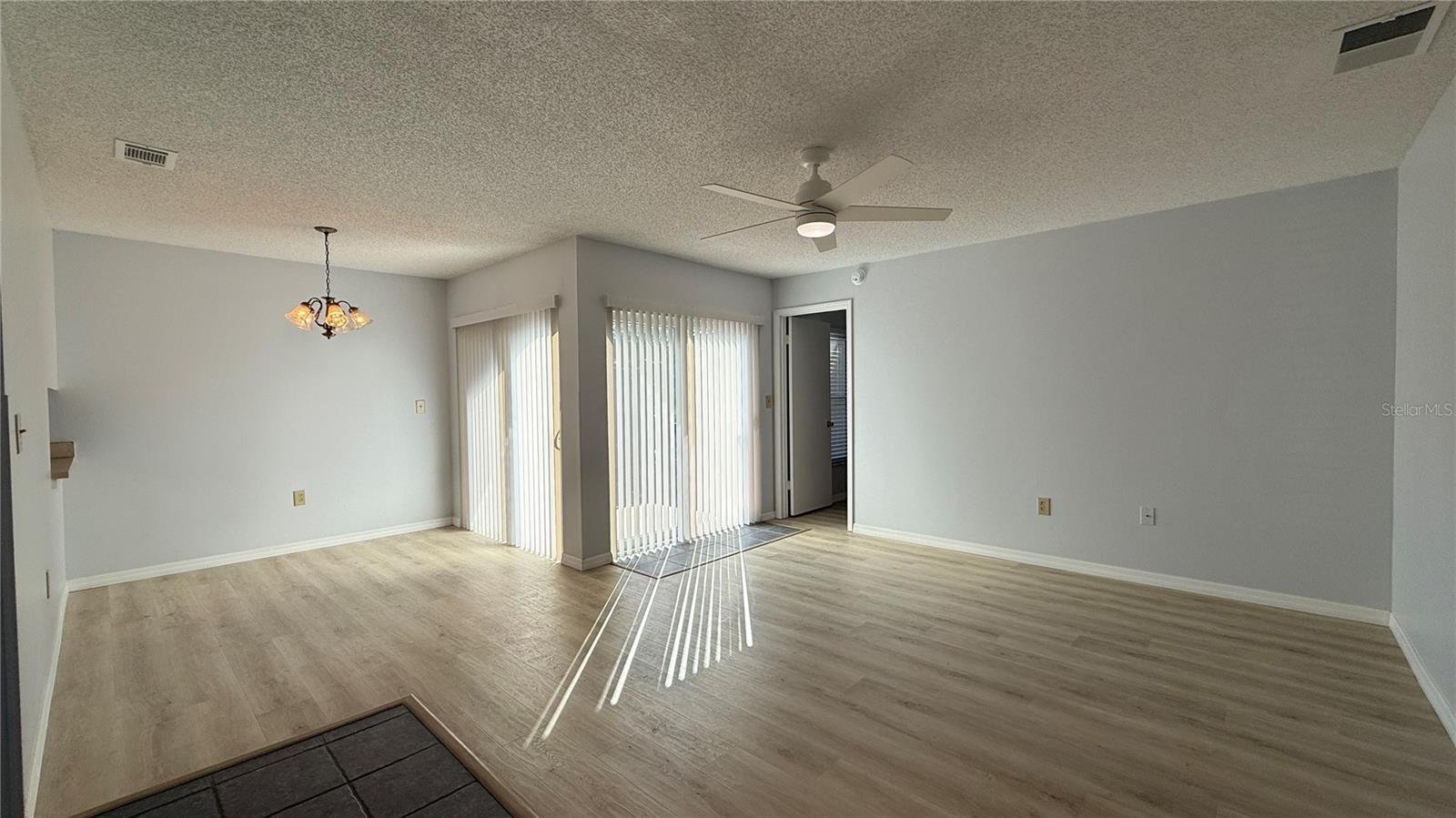 Image 11 of 32 For 555 Hunter Circle